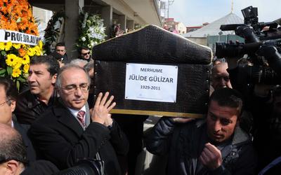 Jülide Gülizarın son yolculuğu