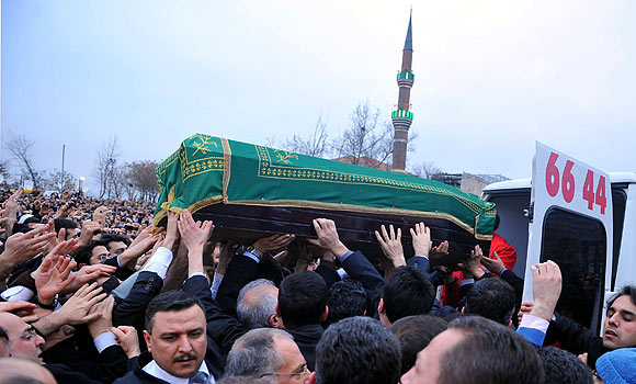 Erbakan son yolculuğuna uğurlandı