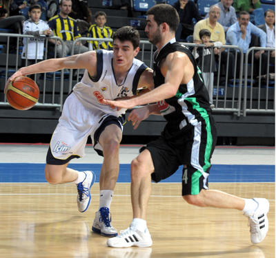 Fenerbahçe Ülker Preldzic ile uzattı