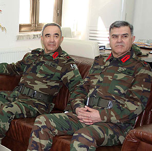 Org. Ceylanoğlu sınır birliklerini denetliyor
