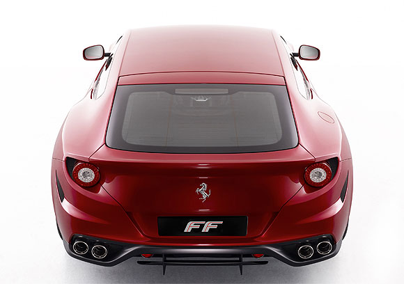 Ferrari FF yaza geliyor