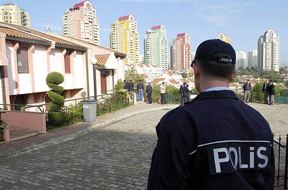 10 yıl polislik yapan askerlikten muaf olacak