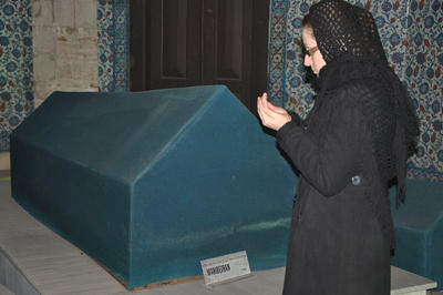 Mahidevran Sultanın türbesine akın var