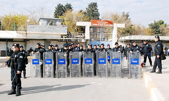 KCK davasında yine Kürtçe savunma krizi