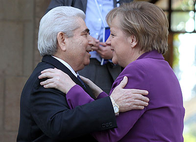 Merkel Kıbrıs sorununda suçluyu buldu