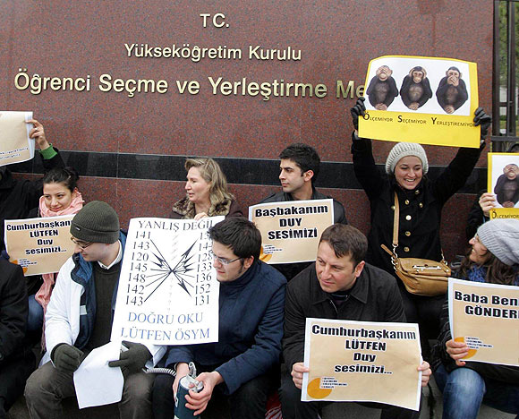 Doktorlar, TUS için Gülden yardım istedi