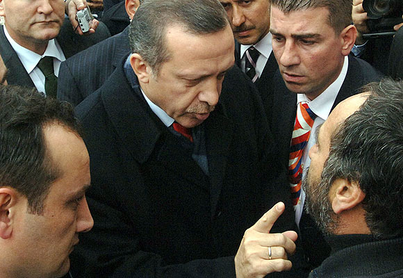 Mersinli çiftçinin annesi yaşamını yitirdi