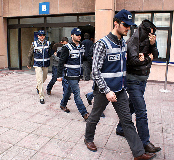Korsan GSM şirketi şebekesi çökertildi