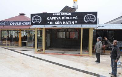 Çift dilli tabela, çift dilli menü...