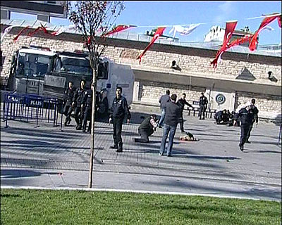 Taksimde intihar saldırısı: 32 yaralı