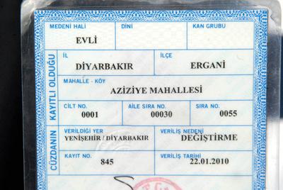 Türban düğümü bu kez ilköğretim kapısında..
