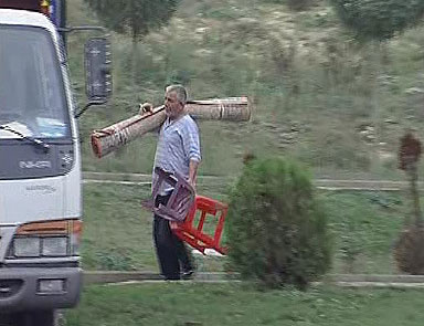 Açılım tıkandı, Romanlar borç batağında
