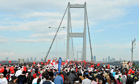 Boğaziçi Köprüsü neden sallandı