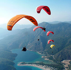 Fethiyede bir yamaç paraşütü kazası daha
