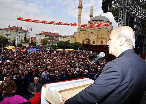 Devlet Bahçeliden türban çağrısı