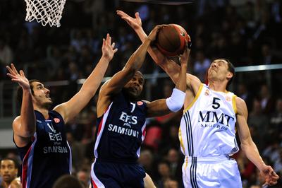 Efes Pilsen Sinan Erdemde oynayacak