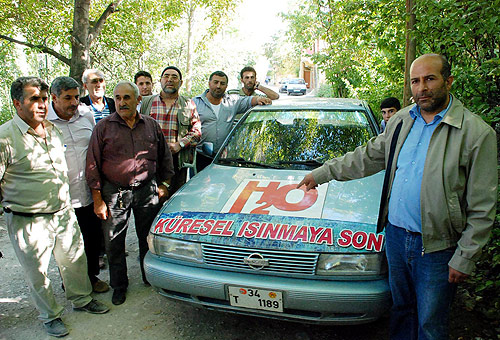 10 yıldır suyla çalıştırdığı otomobile biniyor