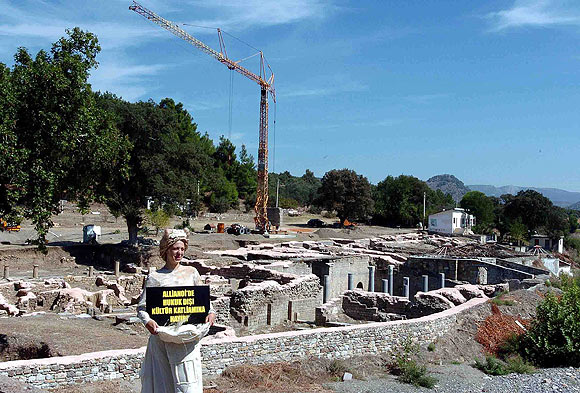 Allianoi için kendilerini vince zincirlediler: 6 gözaltı