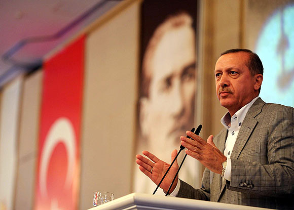 Erdoğan referandum sonrası Pakistan yolcusu