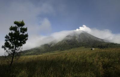 Sinabung Yanardağı 1400 yıl sonra hapşırdı