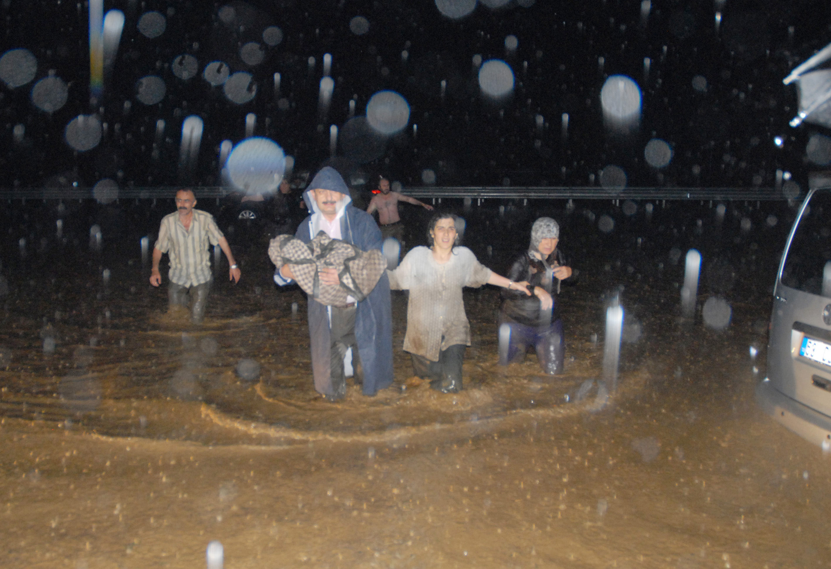Rizede sel ve heyelan: 12 ölü
