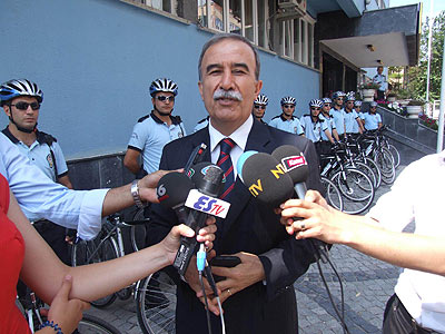 Eskişehir Emniyet Müdürüne kitap incelemesi