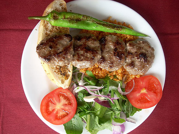 Günün yemeği: Köfteli Kebap