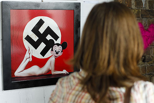 Nazi Mickey Mouse kriz yarattı