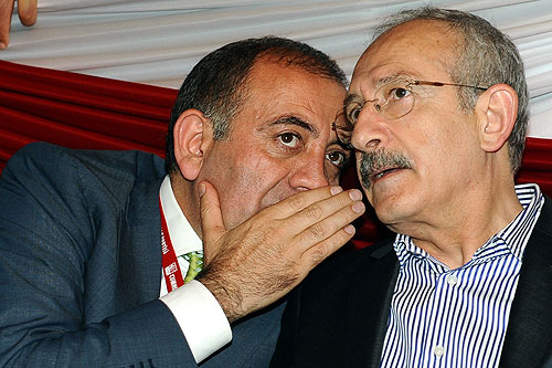 CHP İstanbul İl Başkanlığı kaynıyor