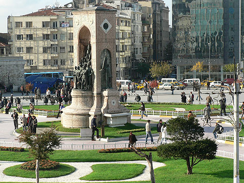Taksim Meydanının ismi değişiyor mu