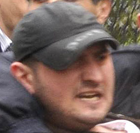 Türke yumruk: Saldırganın tutukluluğuna devam