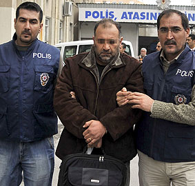 Yunan istihbarat servisine çalışmışlar