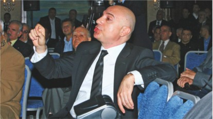 Kutlualp: Aziz Yıldırım tehdit ediyor