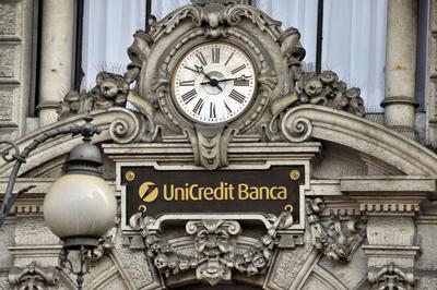 İtalyanın en büyük bankasının karı azaldı
