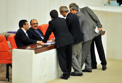 Atalay önergesi gergin bir ortamda reddedildi