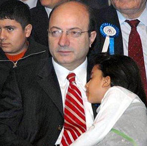 FT: Tutuklama Türkiyeyi böldü