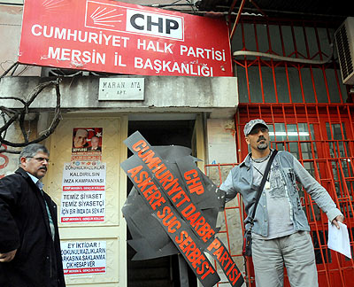 Askere sivil yargı yolu iptaline protesto
