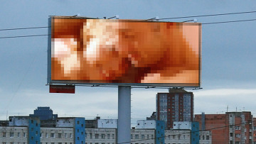 Billboardu hackleyip porno yayın yaptılar