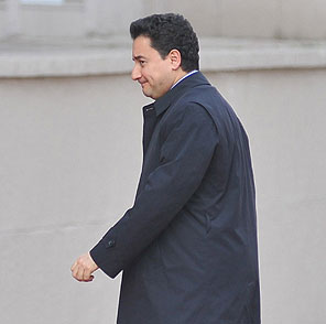 IMF ile imzalar atılıyor