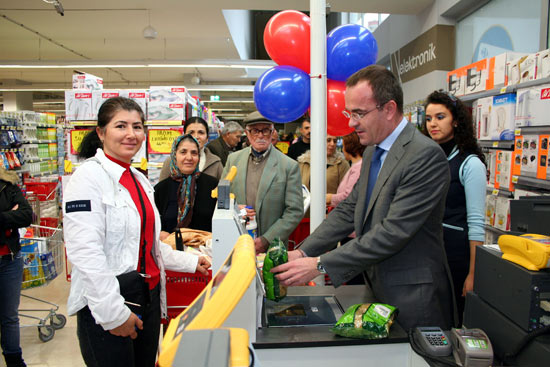 Yeni yılda 100den fazla mağaza açacak
