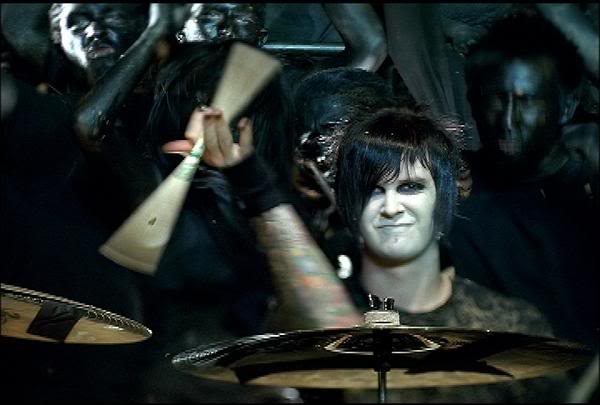 Davulcu James Owen Sullivan ölü bulundu
