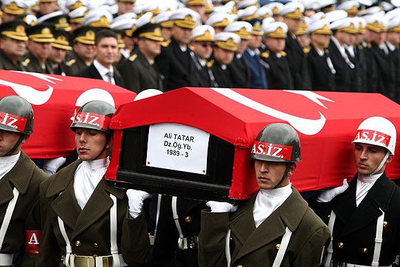 İntihar eden Yarbay Tatar toprağa verildi