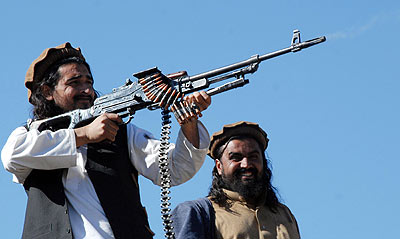 Taliban oy kullananların parmaklarını kesti