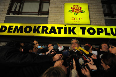 Partisi kapatılan Ahmet Türkten ilk açıklama