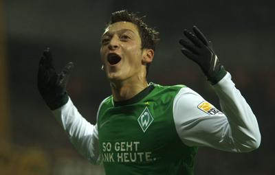 Mesut Arsenalin ilgisinden habersiz