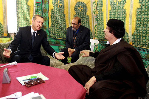 Kaddafi Türkiyeye davet edildi