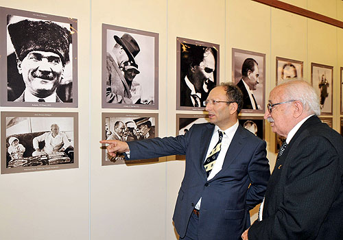 İşte Atatürkün gülen fotoğrafları