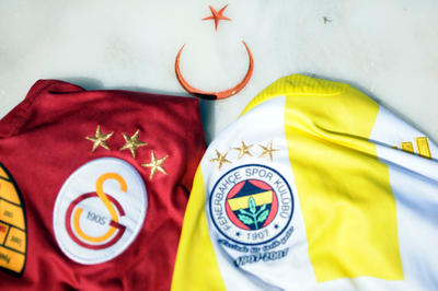 FB-GS derbilerinde kart yağıyor