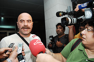 Yönetmen Ezel Akaya karşılıksız çek eziyeti
