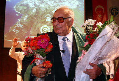 Yaşar Kemale fahri doktora